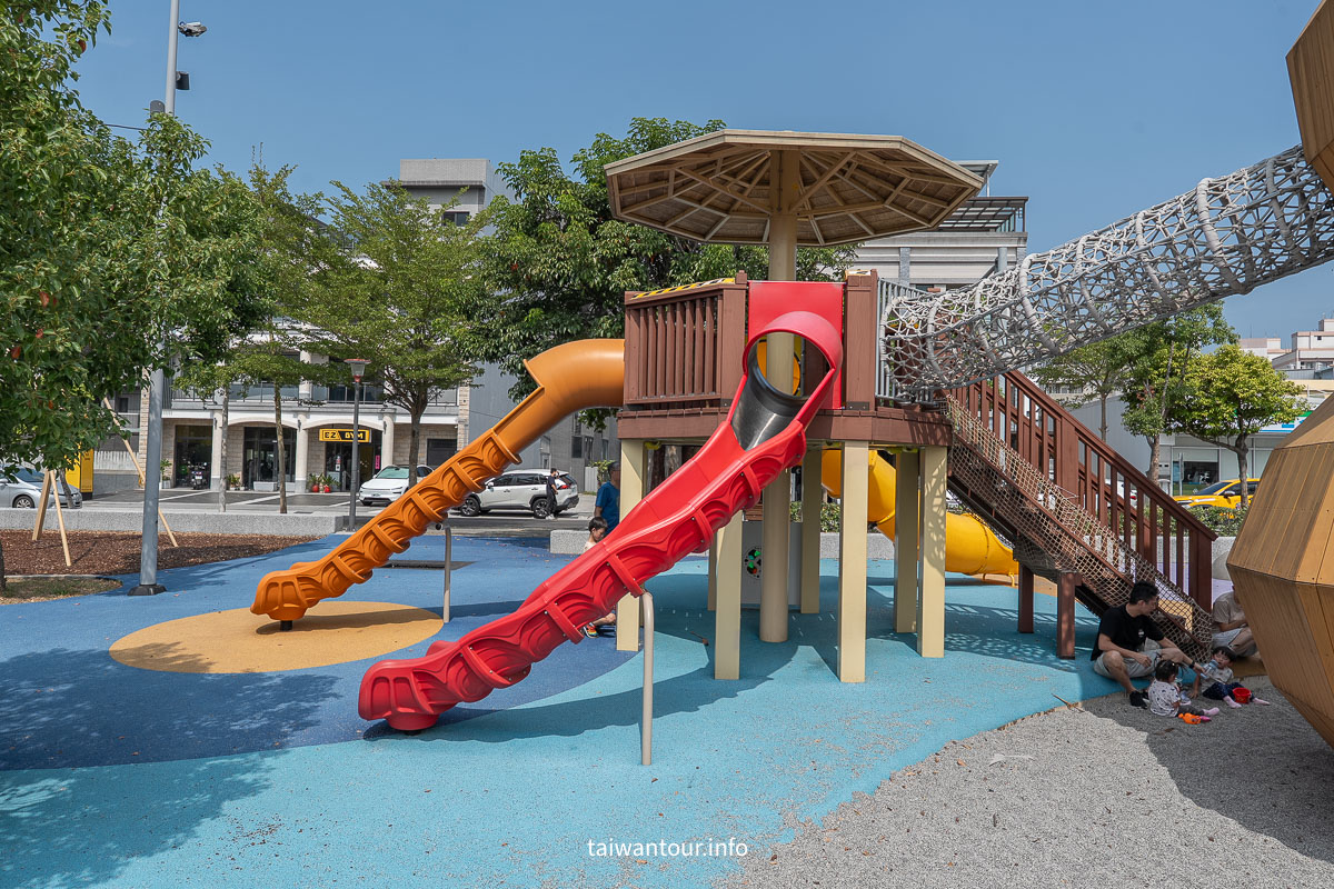 【新埔柿子公園特色遊具】新竹全台首座柿餅主題遊戲場,6公尺柿子溜滑梯超吸睛! 【新埔柿子公園特色遊具】新竹全台首座柿餅主題遊戲場,6公尺柿子溜滑梯超吸睛!