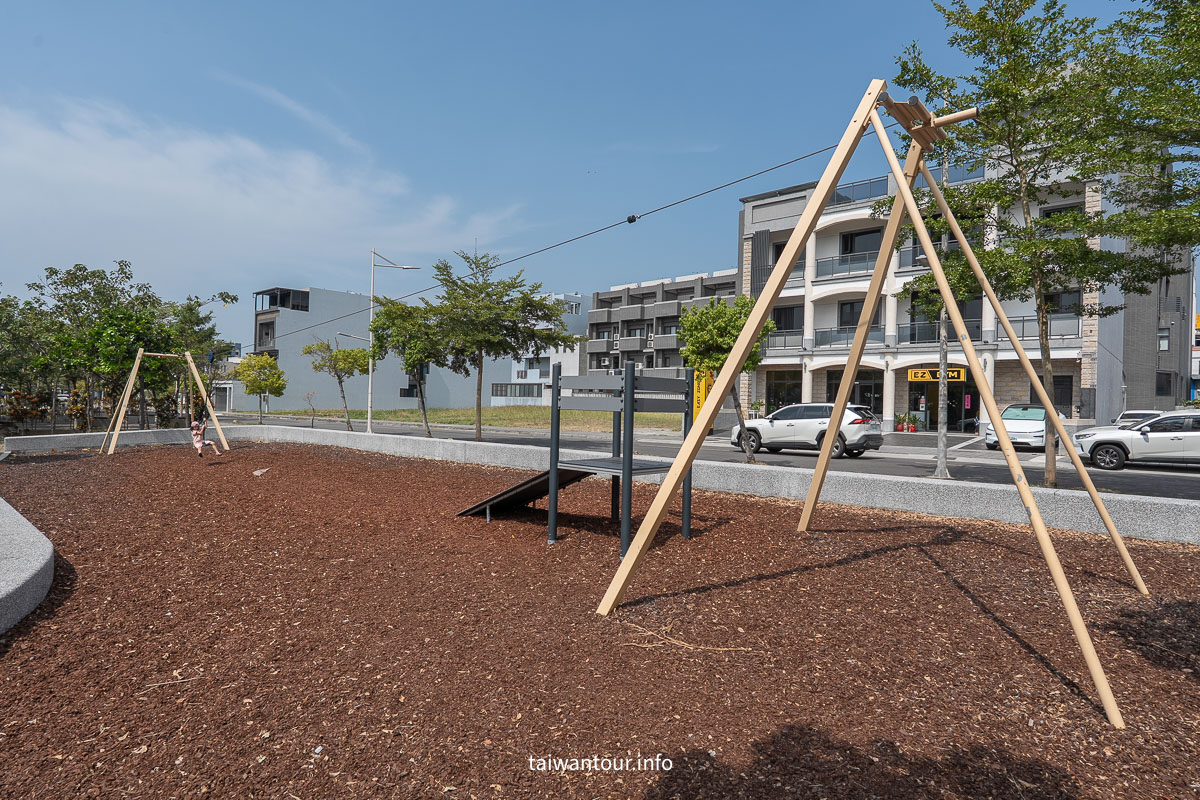 【新埔柿子公園特色遊具】新竹全台首座柿餅主題遊戲場,6公尺柿子溜滑梯超吸睛! 【新埔柿子公園特色遊具】新竹全台首座柿餅主題遊戲場,6公尺柿子溜滑梯超吸睛!
