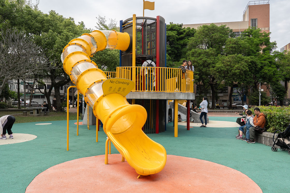 【景華公園共融式遊戲場】台北文山區親子景點特色公園