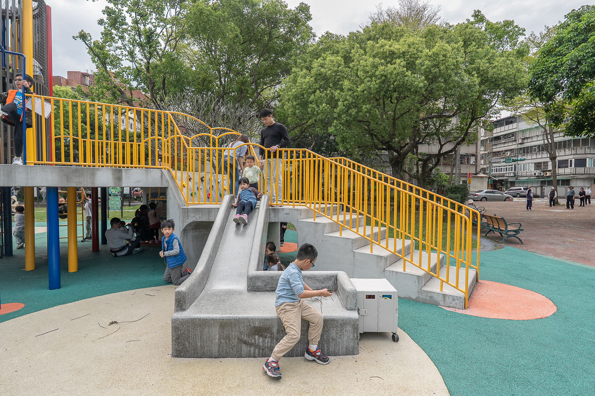 【景華公園共融式遊戲場】台北文山區親子景點特色公園 【景華公園共融式遊戲場】台北文山區親子景點特色公園