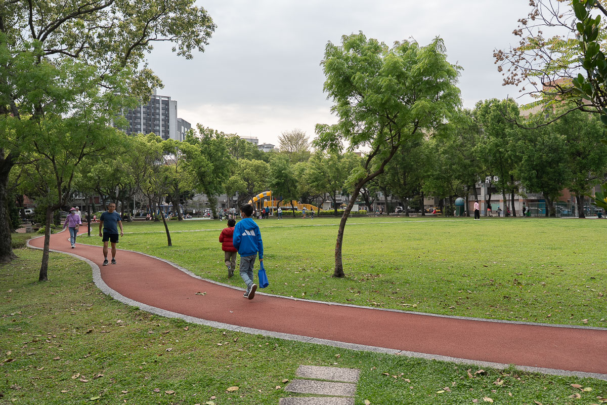 【景華公園共融式遊戲場】台北文山區親子景點特色公園 【景華公園共融式遊戲場】台北文山區親子景點特色公園